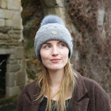 Charger l'image dans la galerie, Bonnet MIA - Gris