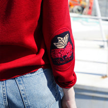 Charger l'image dans la galerie, Pull Femme Rouge Papillon Col V - Berthe Aux Grands Pieds